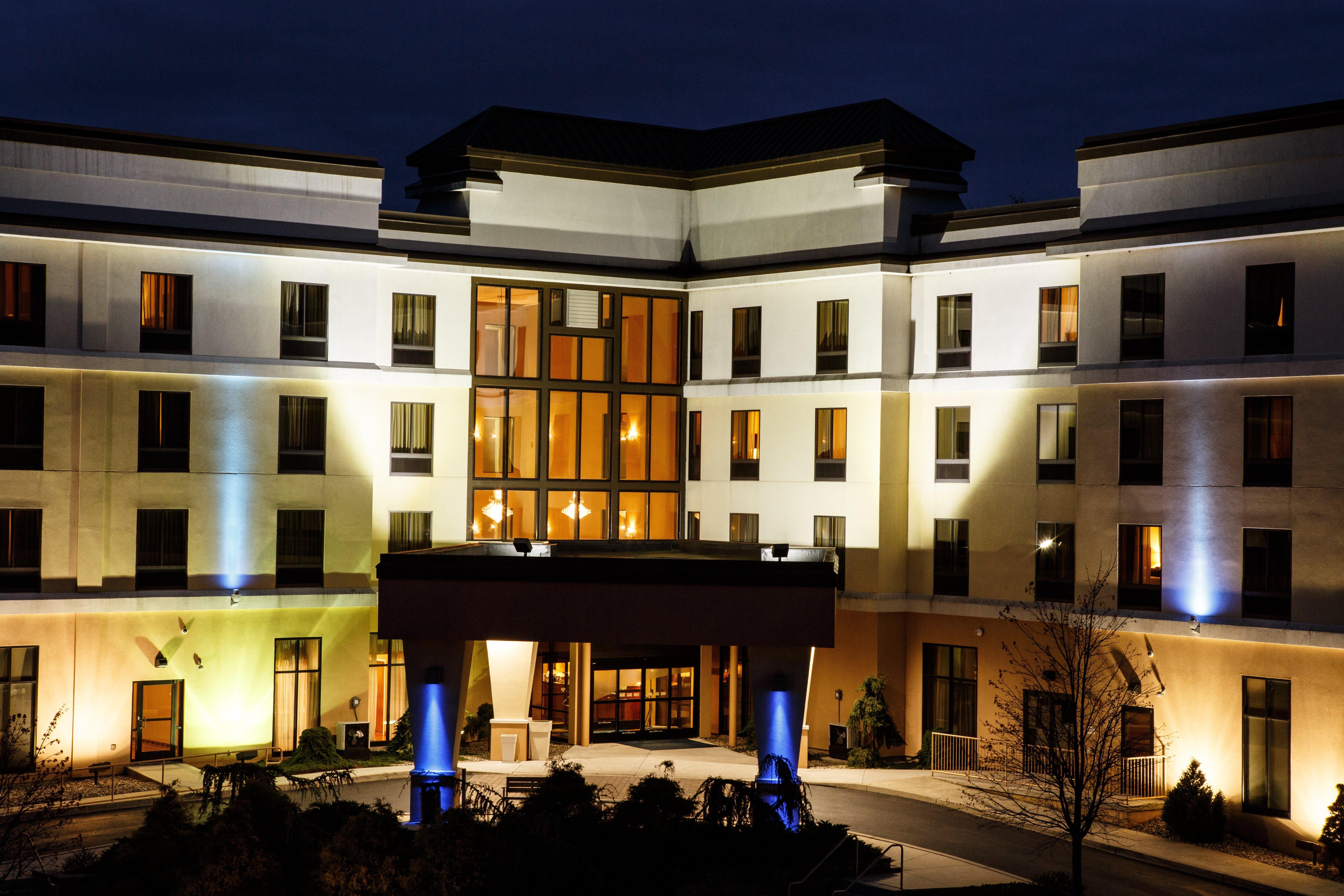 Holiday Inn Express & Suites Harrisburg West Mechanicsburg Exterior photo