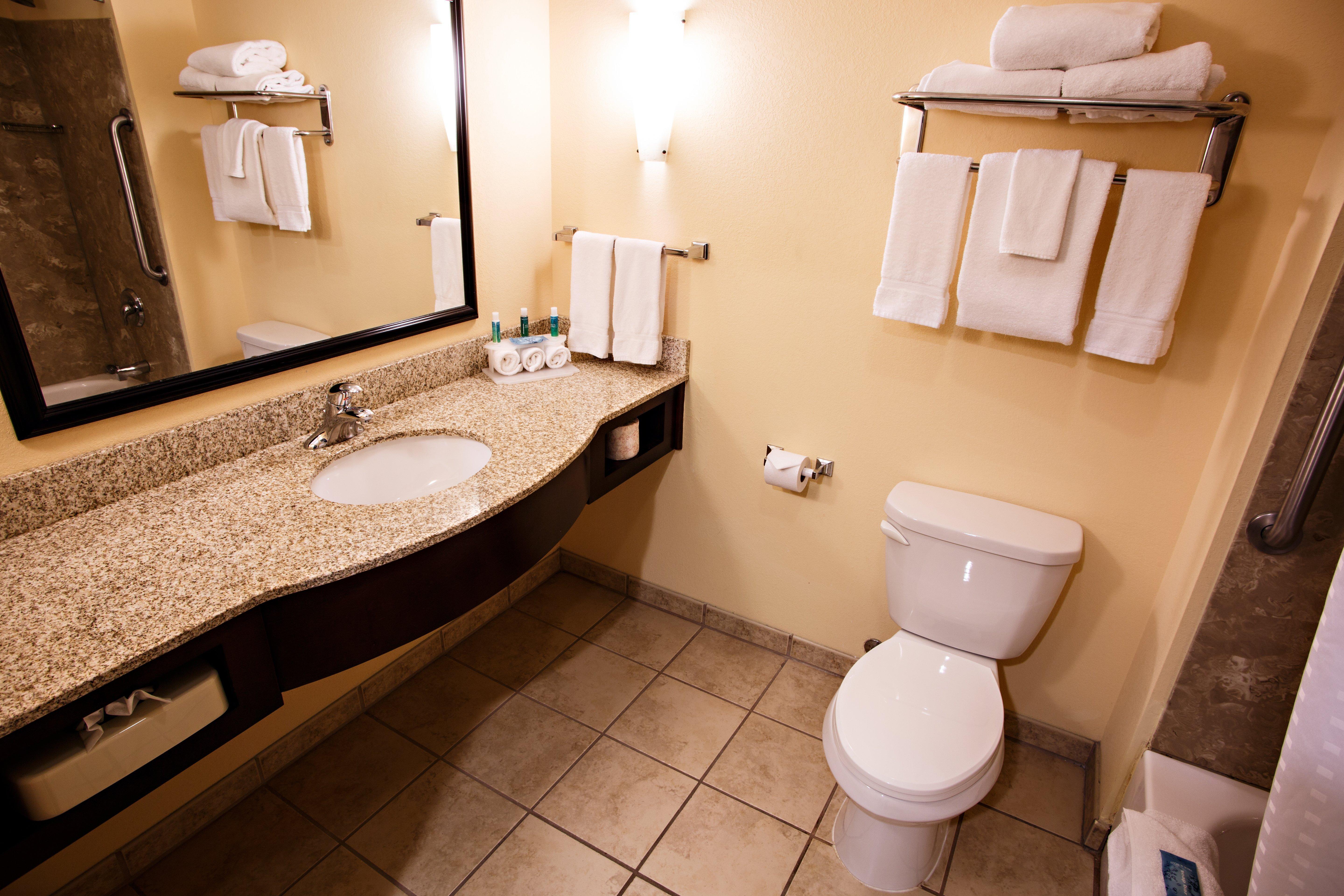 Holiday Inn Express & Suites Harrisburg West Mechanicsburg Exterior photo