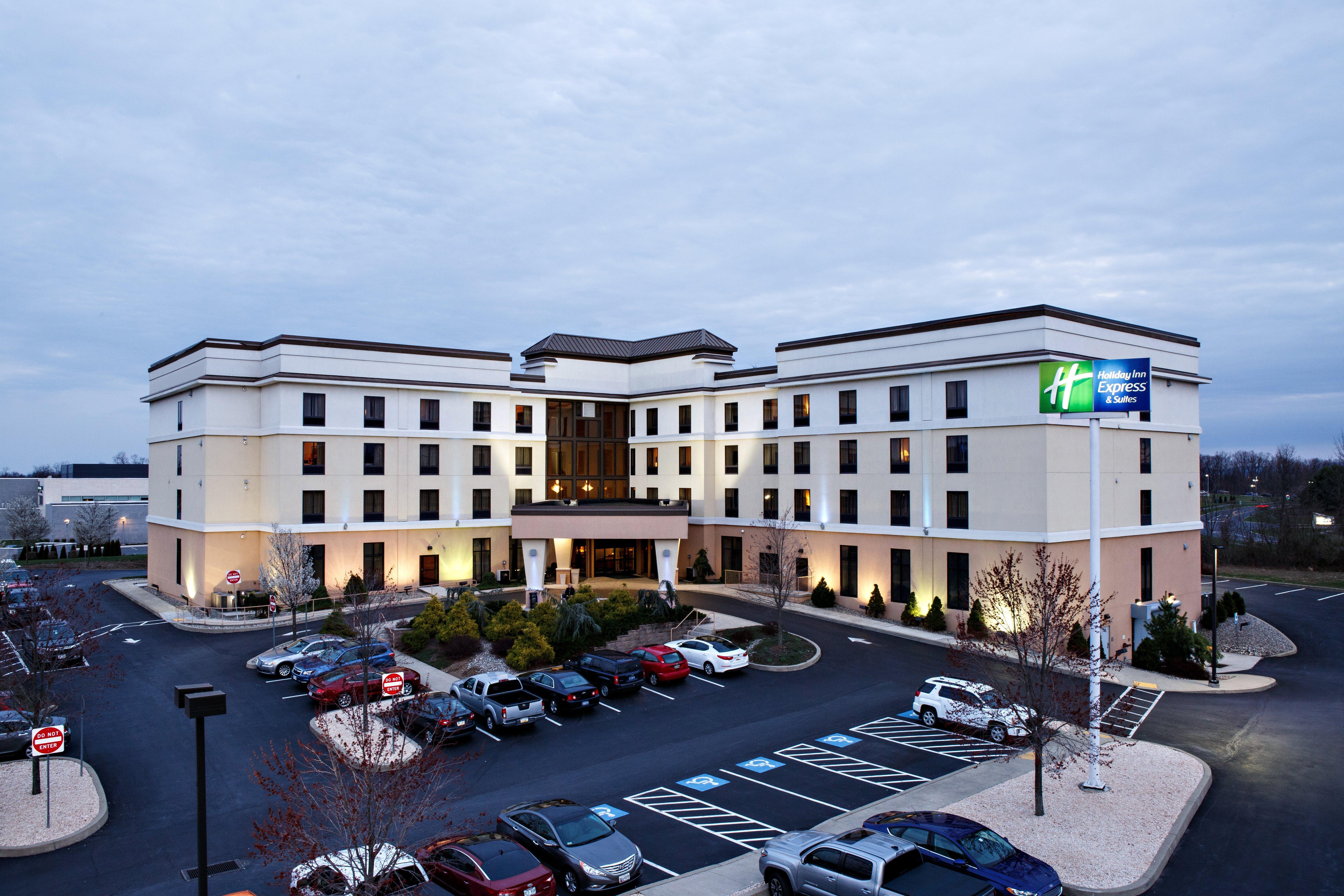 Holiday Inn Express & Suites Harrisburg West Mechanicsburg Exterior photo