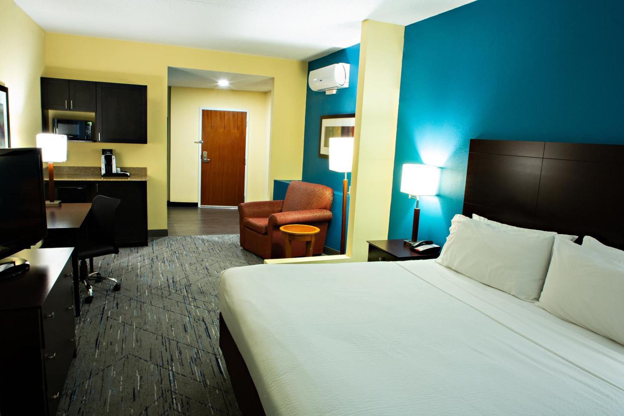 Holiday Inn Express & Suites Harrisburg West Mechanicsburg Exterior photo
